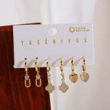Pendientes colgantes chapados en oro de 14 quilates con incrustaciones de perlas artificiales y circonitas de estilo simple con forma de corazón