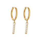1 par de pendientes colgantes chapados en oro de 18 quilates con incrustaciones de letras de estilo simple e informal de perlas artificiales de cobre