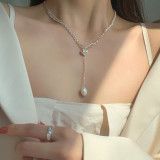 Collar de patchwork de cobre con perlas de imitación geométricas elegantes