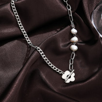 Collar plateado de perlas de agua dulce con cadena de cobre y flor dulce
