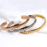 Brazalete con revestimiento de acero inoxidable geométrico de moda