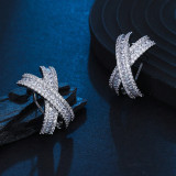 1 par de elegantes y lujosos pendientes con incrustaciones de letras brillantes de circonita de cobre