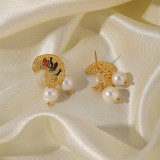 1 par de pendientes colgantes chapados en oro de 18 quilates con perlas de cobre y incrustaciones de luna de estilo simple