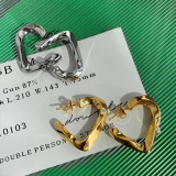 1 par de aretes de aro chapados en oro de 18 quilates con revestimiento de color sólido en forma de corazón de estilo simple
