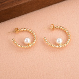 1 par de pendientes chapados en oro de 18 quilates con incrustaciones de perlas de cobre y color sólido de estilo simple
