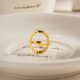 El chapado de acero inoxidable ovalado de estilo simple ahueca hacia fuera los anillos chapados en oro de 18 quilates