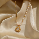 Collar chapado en oro de 18 quilates con perlas de agua dulce con incrustaciones de cobre irregulares elegantes