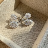 1 par de pendientes de diamantes de imitación de perlas artificiales de cobre con incrustaciones de flores dulces
