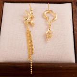 1 par de pendientes colgantes chapados en oro de 14 quilates con incrustaciones irregulares y borlas brillantes elegantes