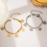 Pulseras plateadas en oro de 18 quilates con dije de acero de titanio y trébol de cuatro hojas de estilo simple