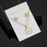 Conjunto de 3 piezas de collar y pendientes de concha chapados en oro de acero inoxidable con letras redondas de estilo simple