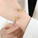 Brazalete chapado en oro de 18 quilates con incrustaciones de acero de titanio redondo brillante de estilo simple