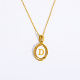 Collar chapado en oro con revestimiento de acero y titanio con letra Lady Commute