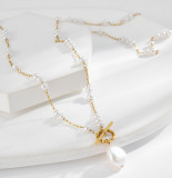 Collar chapado en oro de 18 quilates con revestimiento de acero de titanio y perlas redondas de estilo simple