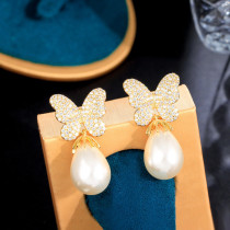 1 par Hip-Hop Lady Sweet Butterfly Plating Inlay Cobre Perlas artificiales Diamante artificial Chapado en rodio Pendientes colgantes plateados