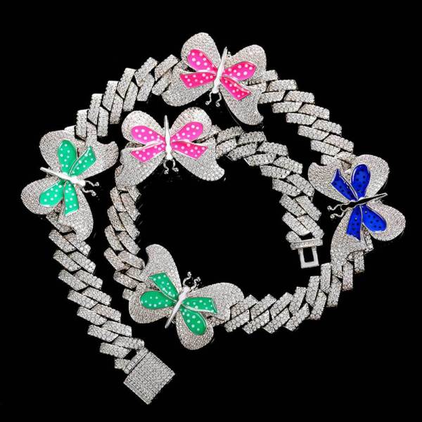 Novedad Collar de circón con incrustaciones de cobre y mariposa