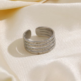 El estilo simple básico alinea los anillos abiertos plateados oro 18K del revestimiento de acero inoxidable