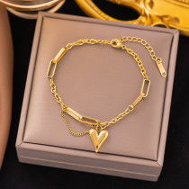 Collar de pulseras chapado en oro de 18 quilates con cadena de acero de titanio con forma de corazón de estilo simple y dulce