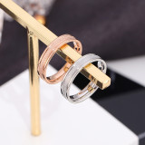 Elegantes anillos de acero de titanio de color sólido a granel