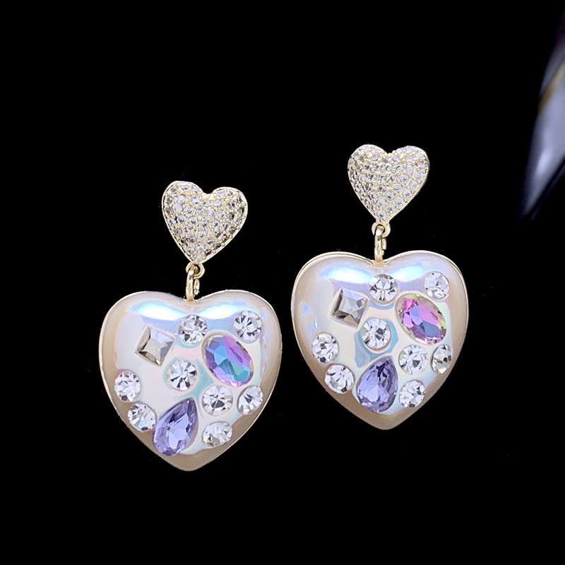 1 par de pendientes colgantes de circonita con diamantes de imitación de cobre y perlas de imitación con incrustaciones en forma de corazón para mujer