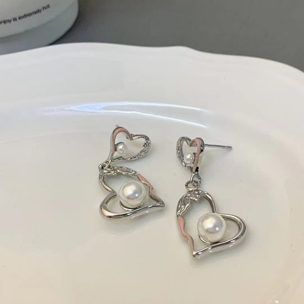 1 par de pendientes chapados en cobre con forma de corazón de estilo simple