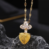 Collar con colgante de piedras preciosas artificiales con incrustaciones de cobre y acero titanio en forma de corazón elegante