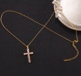 Collar con colgante de circón con incrustaciones de cobre chapado en cruz elegante para mujer