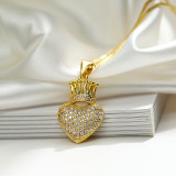 El oro simple elegante de la corona de la forma del corazón del estilo 18K plateó el collar pendiente del Zircon a granel