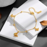 Collar de pulseras chapado en oro de 18 quilates con incrustaciones de acero de titanio y mariposa elegante