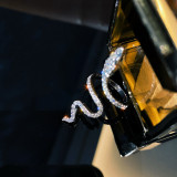 Anillo abierto con diamantes de imitación y incrustaciones de cobre con forma de serpiente linda, 1 pieza