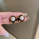 1 par de pendientes de perlas de diamantes de imitación de cobre con incrustaciones de mariposas y flores en forma de corazón retro