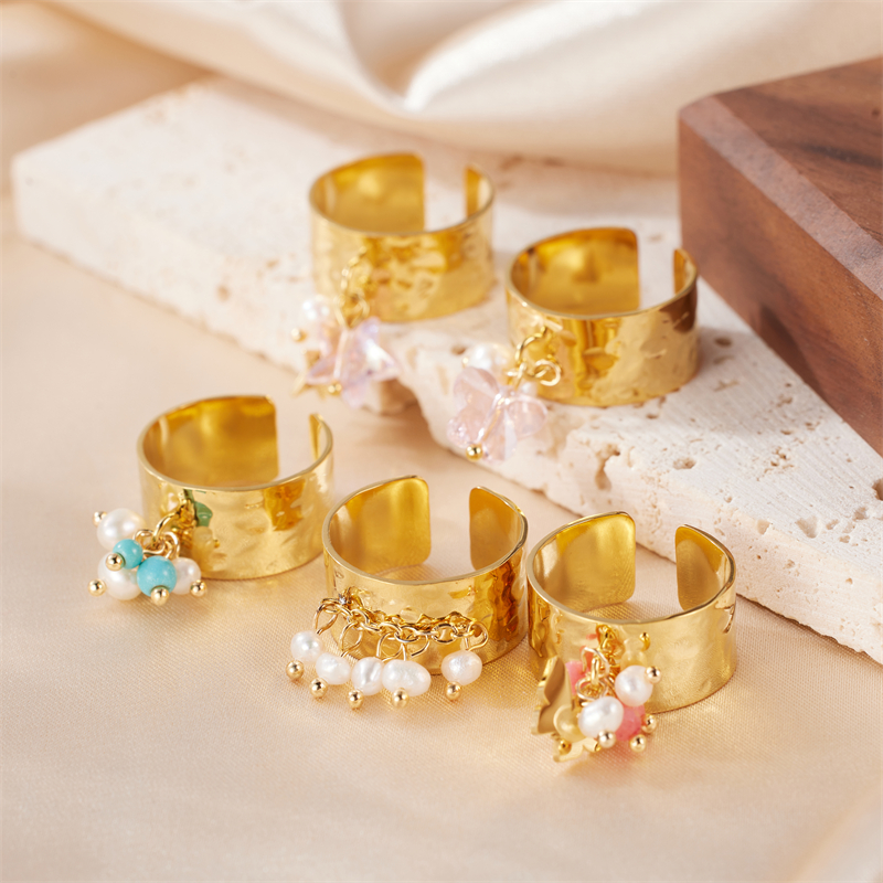 Anillos abiertos chapados en oro de 18K con perlas de agua dulce con incrustaciones redondas artísticas dulces de acero inoxidable