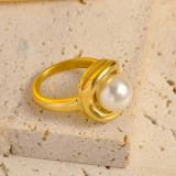 Anillos chapados en oro de perlas artificiales con incrustaciones de revestimiento de acero inoxidable irregulares de estilo simple y dulce