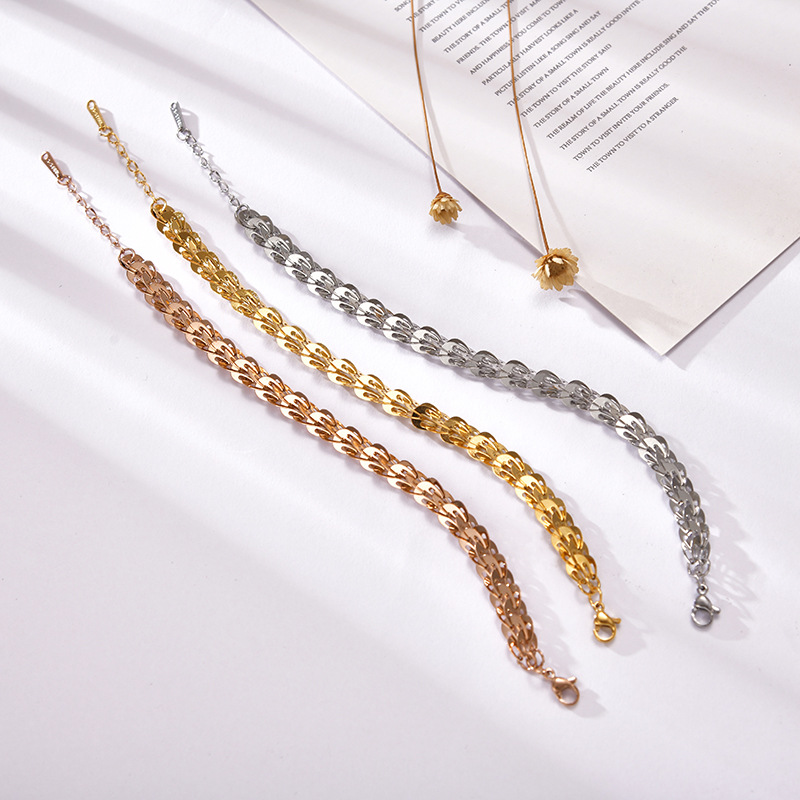 Pulseras chapadas en oro de titanio con revestimiento de acero de color sólido de estilo simple