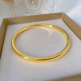 Brazalete redondo de acero de titanio de estilo simple a granel