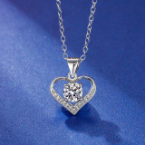 Los diamantes artificiales de cobre de la forma del corazón del estilo simple encantan el collar pendiente a granel