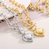 Collar de pendientes chapado en oro de 18 quilates con revestimiento de acero de titanio en forma de corazón de estilo moderno