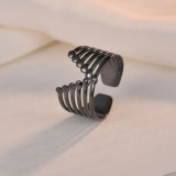 Anillo abierto hueco con revestimiento de acero de titanio geométrico de estilo simple