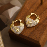 1 par de pendientes chapados en oro de 18K con incrustaciones de circonita de cobre y forma de corazón de estilo sencillo y dulce