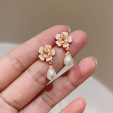 1 par de pendientes colgantes de perlas con forma de corazón dulce con incrustaciones de cristal chapado en cobre y diamantes de imitación