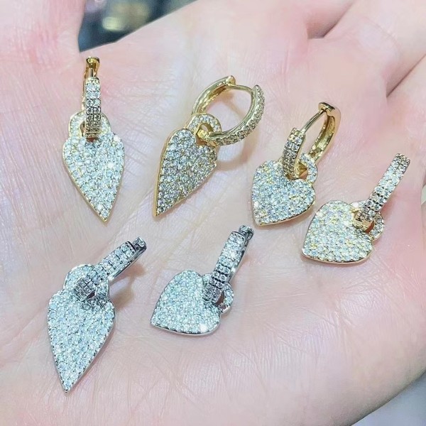 Pendientes Colgantes De Circonita Chapados En Cobre En Forma De Corazón De Moda 1 Par