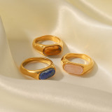 Elegantes anillos geométricos de piedra natural con incrustaciones de acero inoxidable