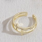 Anillo abierto chapado en oro de 14 quilates con incrustaciones de cobre y cruz brillante elegante