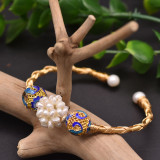 Brazalete chapado en oro con perla artificial y bloque de color de estilo simple