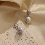 1 par de pendientes de gota chapados en plata chapados en oro de 18 quilates con incrustaciones redondas clásicas de cobre y perlas de agua dulce