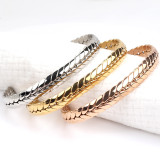 Brazalete con revestimiento de acero inoxidable geométrico de moda