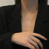 Collar con colgante chapado en oro con incrustaciones de acero y titanio, oso estrella, estilo de dibujos animados