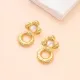 1 par de pendientes colgantes chapados en oro de 18 quilates con revestimiento de flor retro