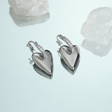 Pendientes colgantes de diamantes de imitación con incrustaciones de cobre chapado en forma de corazón de estilo simple 1 par