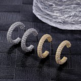 1 par de pendientes chapados en oro blanco chapado en oro de 18 quilates con incrustaciones de cobre y circonita de estilo moderno en forma de C